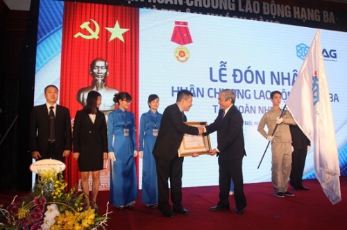 nhua dong a huan chuong lao dong